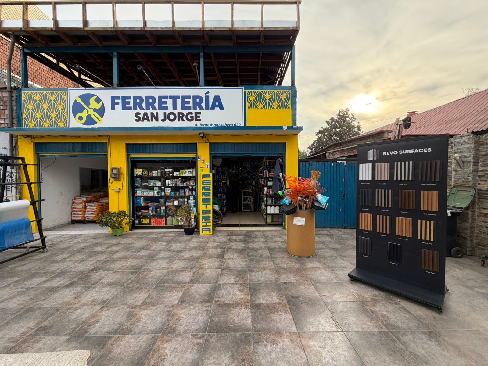 punto de venta revo surfaces ferretería san jorge en ñuñoa