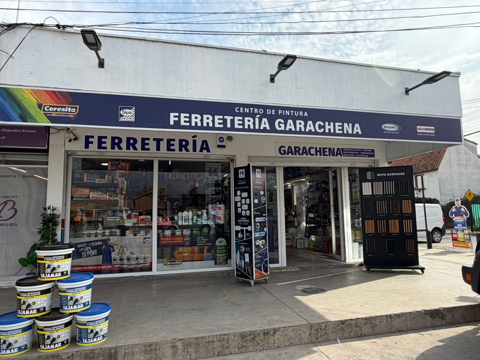 revo surfaces punto de venta ferretería garachena en las condes