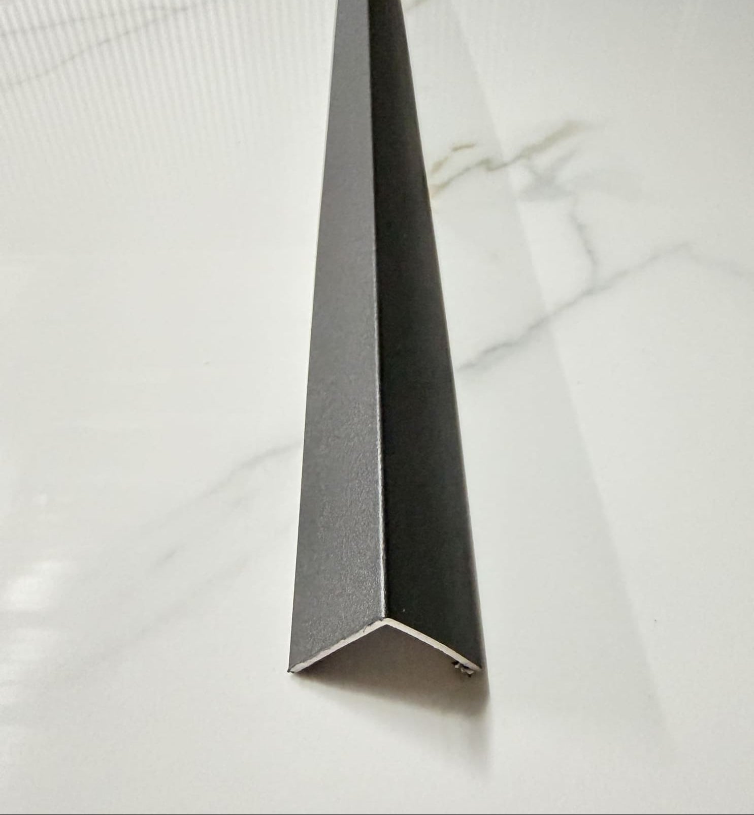 revo surfaces perfil angular pvc interior black 1