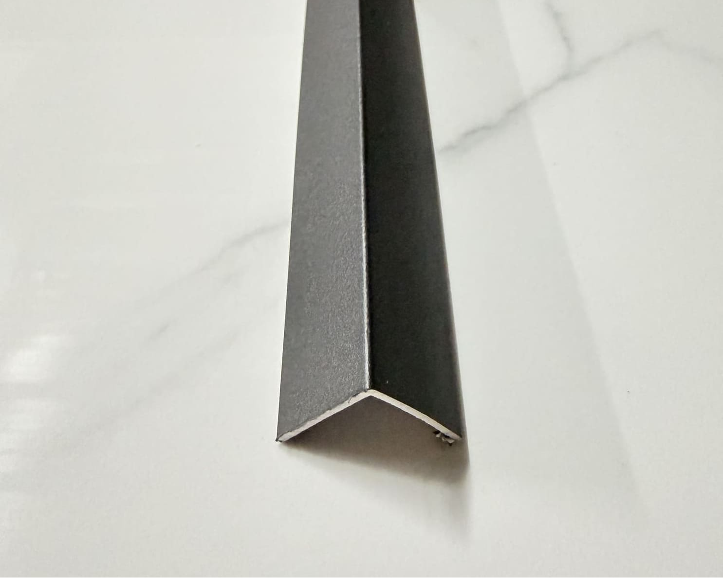 revo surfaces perfil angular pvc interior black 3