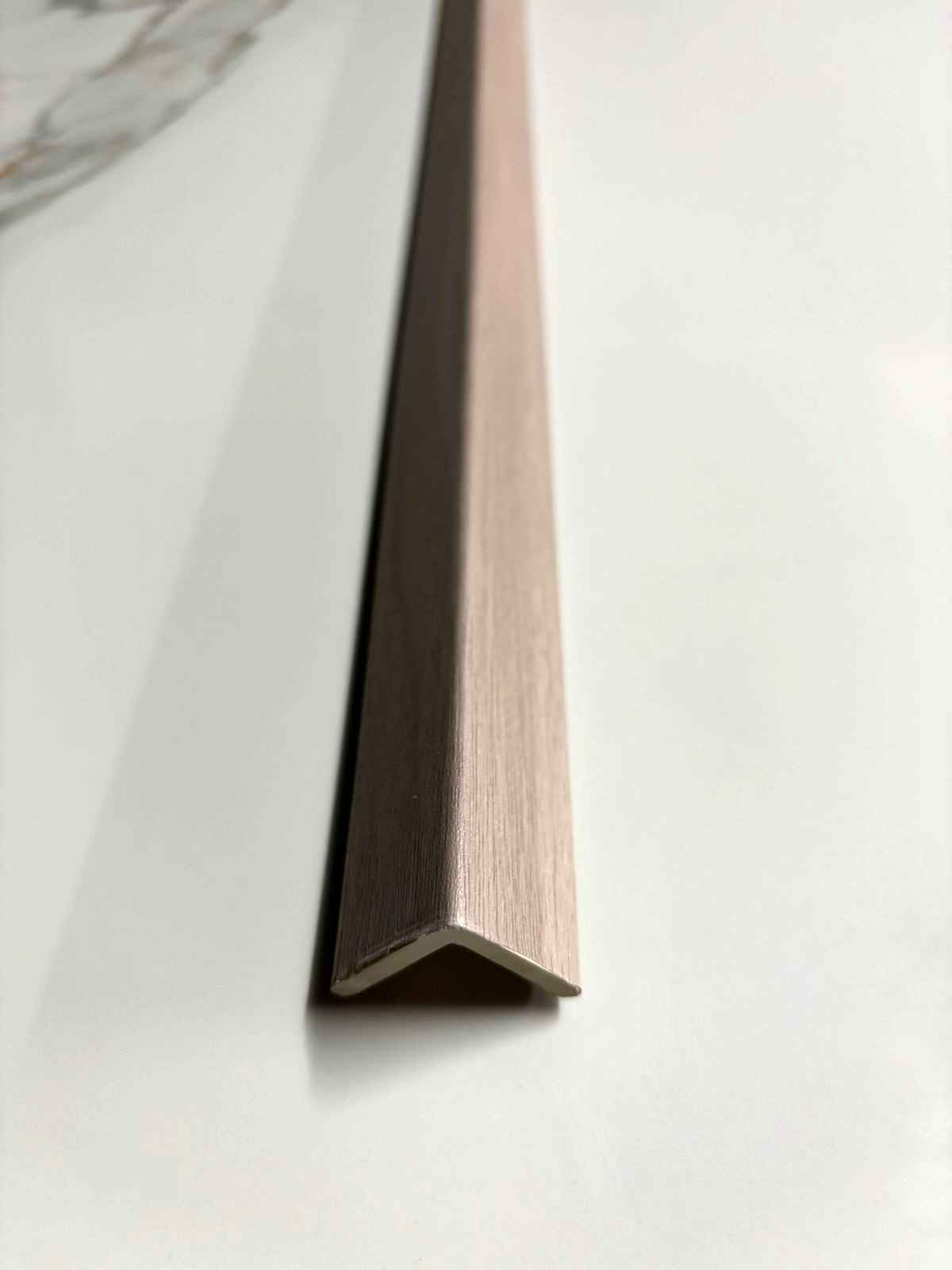 revo surfaces perfil angular wpc interior arena 1