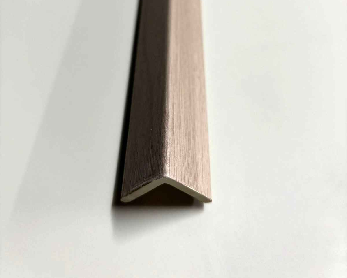 revo surfaces perfil angular wpc interior arena 3