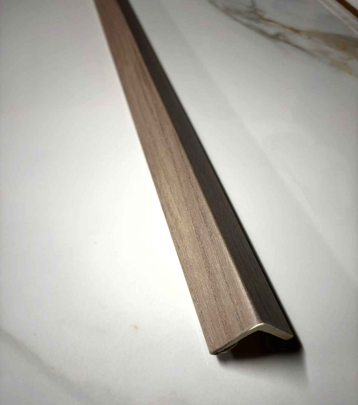 revo surfaces perfil angular wpc interior gris madera 2