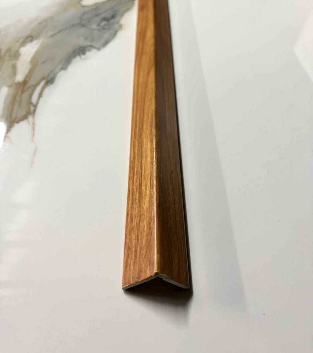 revo surfaces perfil angular wpc interior terra 1
