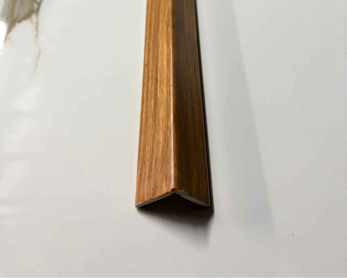revo surfaces perfil angular wpc interior terra 3