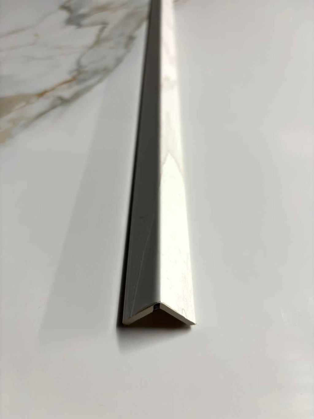 revo surfaces perfil angular wpc interior white oak 1