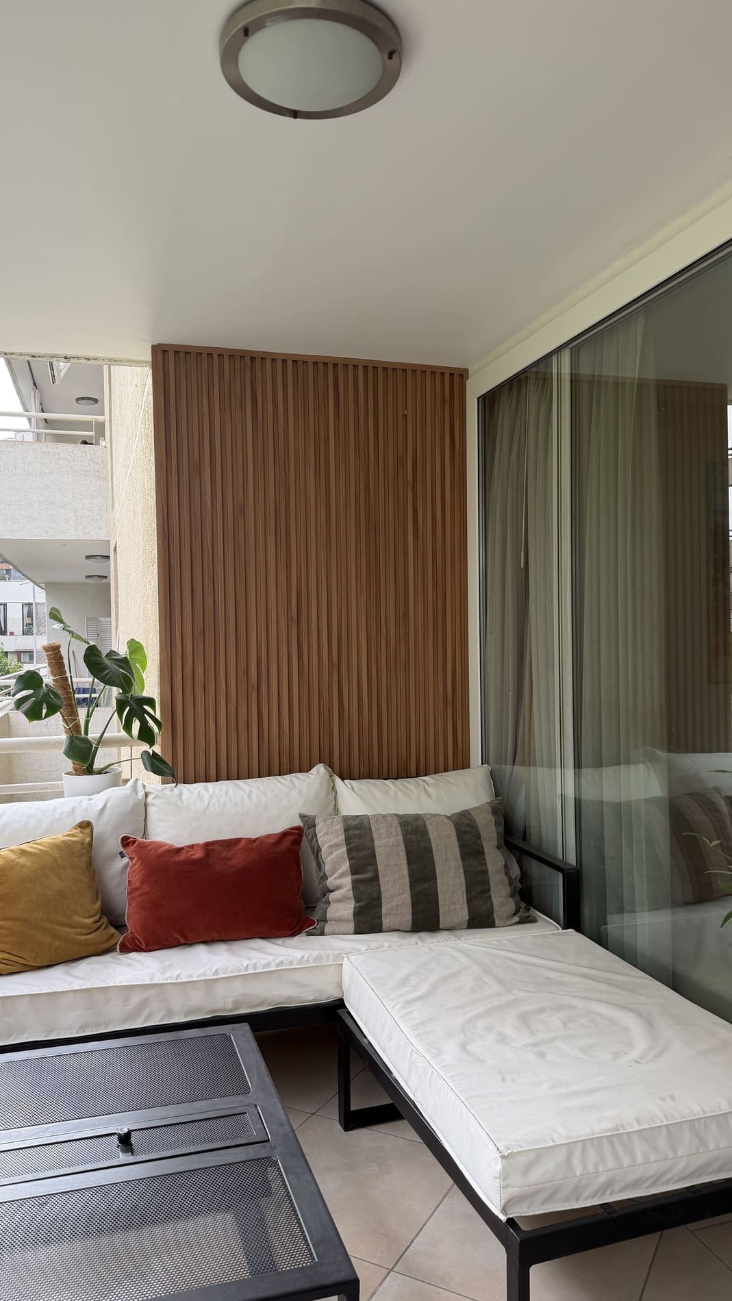 revo surfaces wall panel balcón