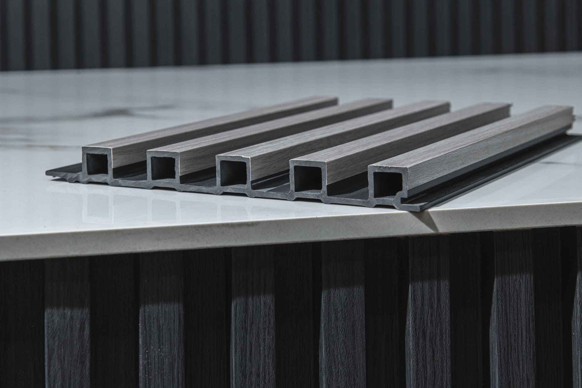 revo surfaces wall panel wpc interior arena fondo negro corte horizontal